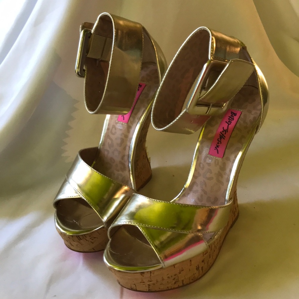 Betsy Johnson wedges 7 - Picture 4 of 8